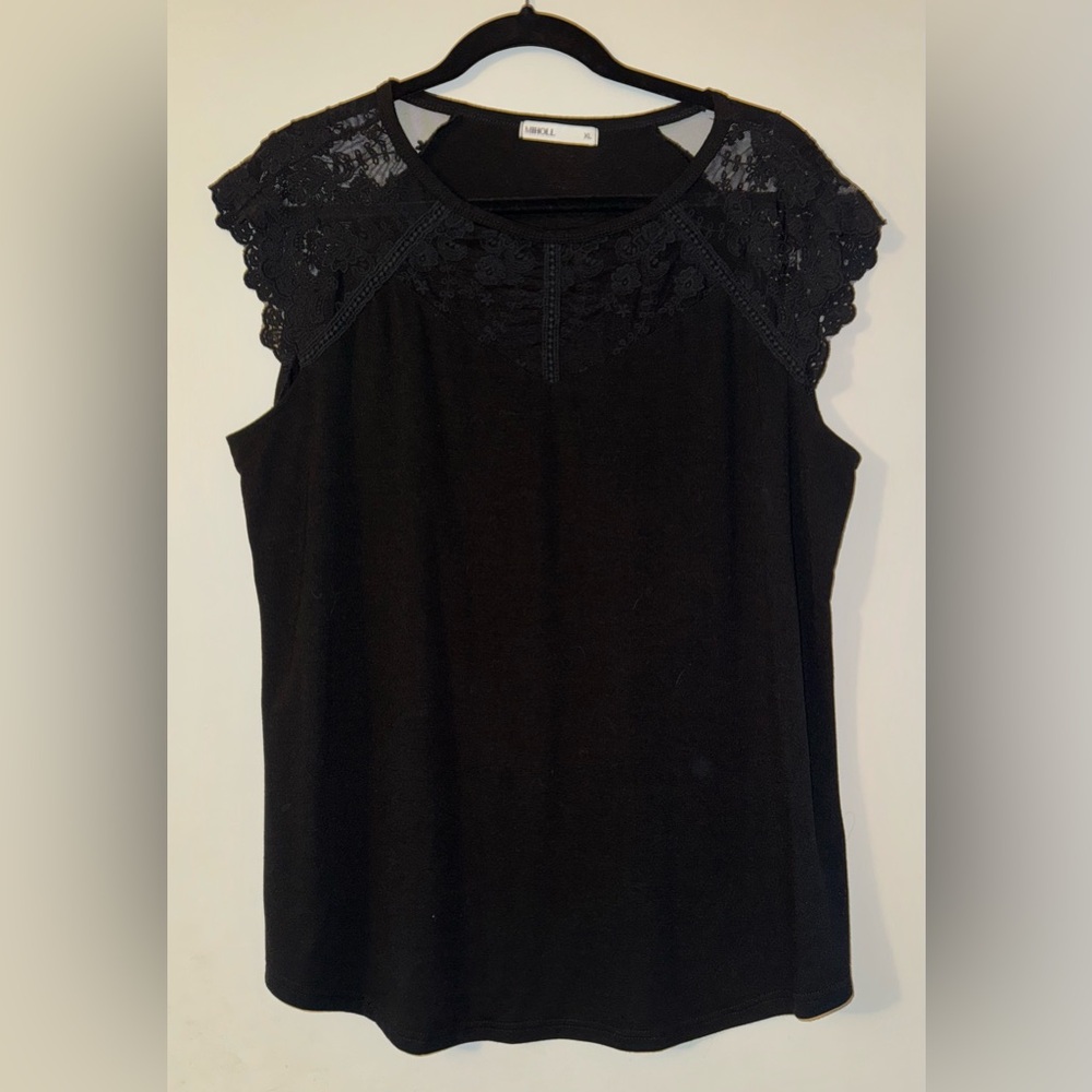 Miholl Sleevless lace Top